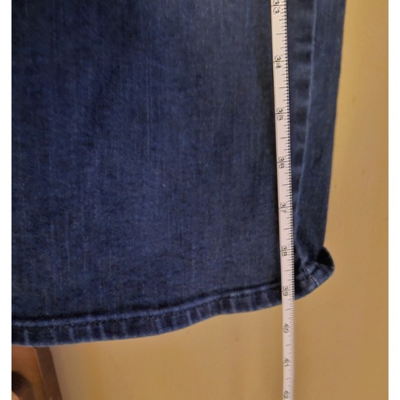 Signature Levi Strauss Mid Rise Bootcut Jeans Dark Wash Denim Size 14 - Picture 3 of 8